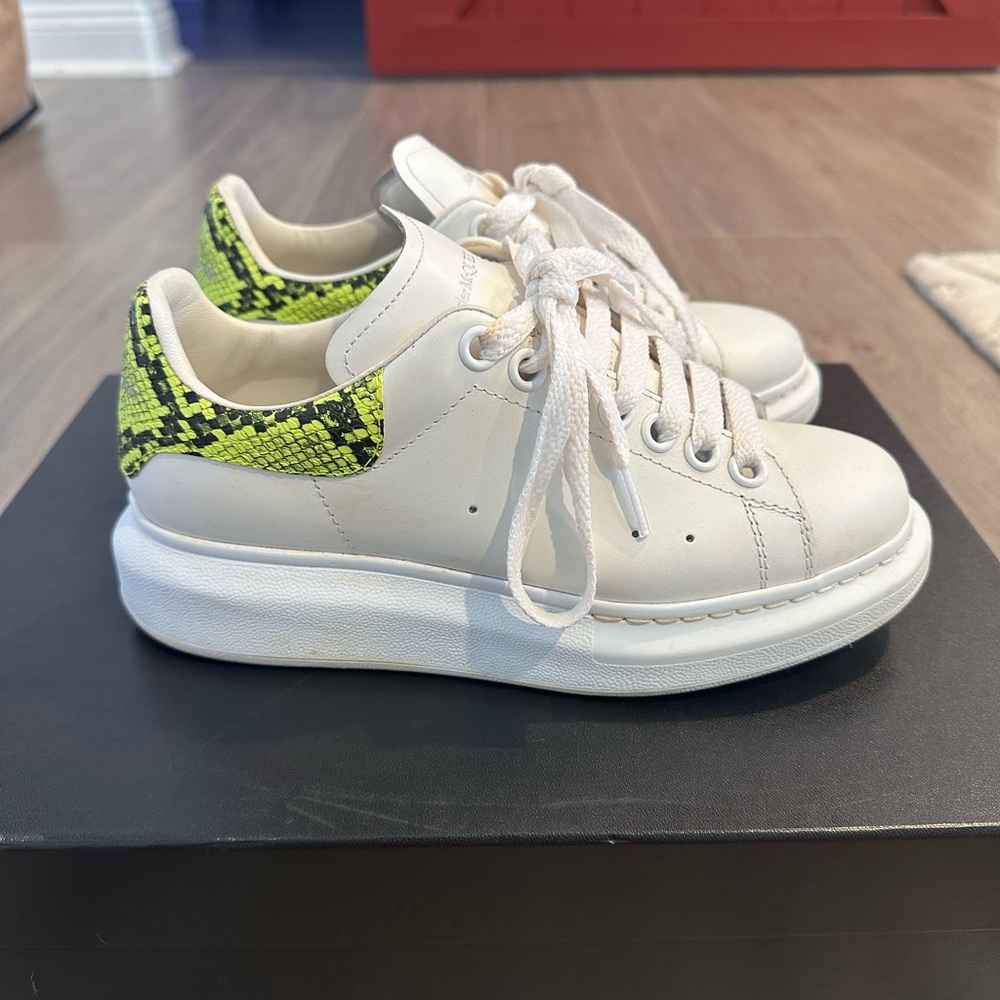 Alexander McQueen Stylish Sneakers with Neon Green Snakeskin Accents